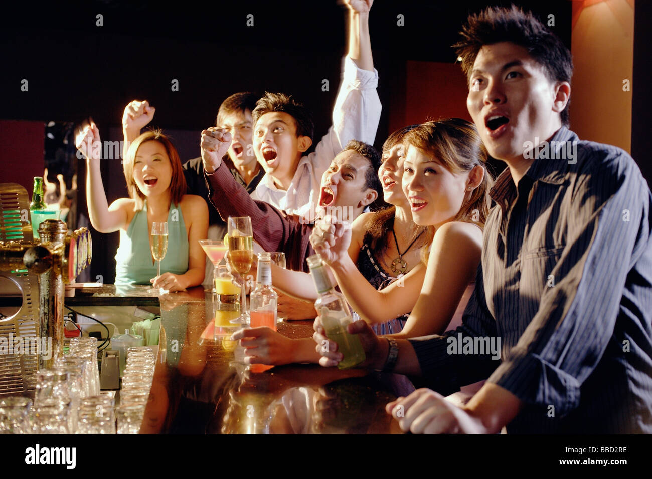 Group of friends sitting at bar hi-res stock photography and images - Alamy