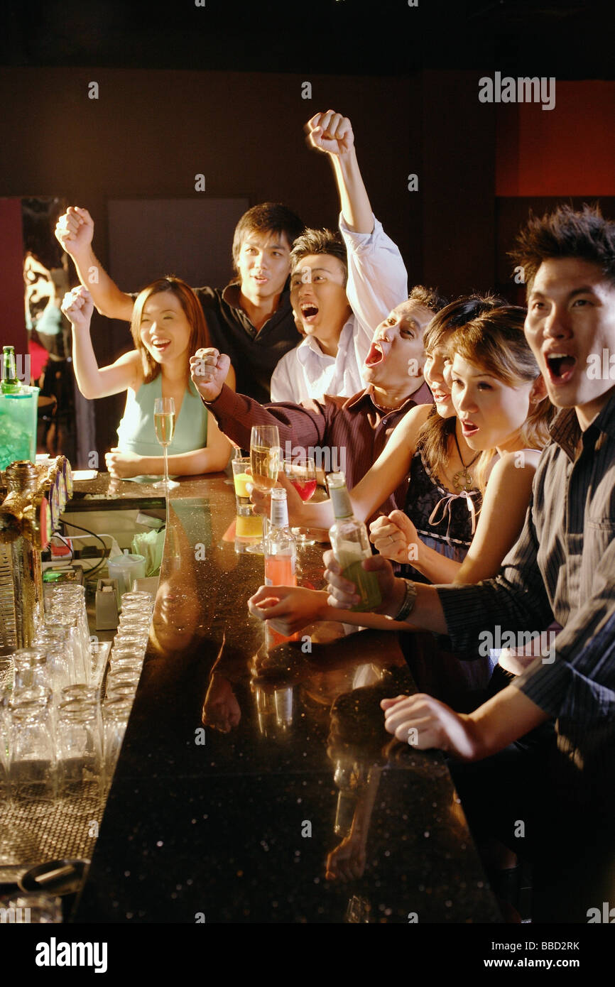 Group of friends sitting at bar hi-res stock photography and images - Alamy