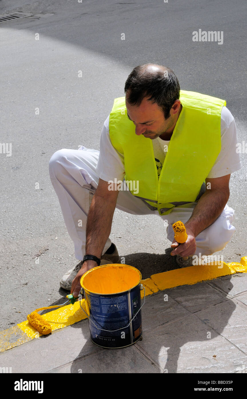 Hand painting curb yellow Stock Photo Alamy