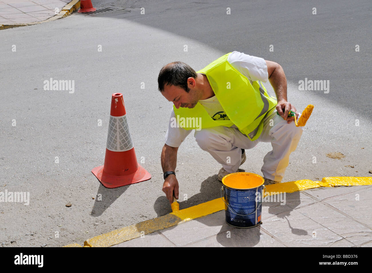 Yellow curb hires stock photography and images Alamy