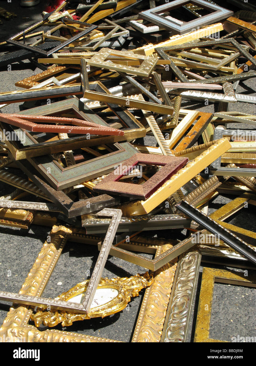 Second hand frames hires stock photography and images Alamy