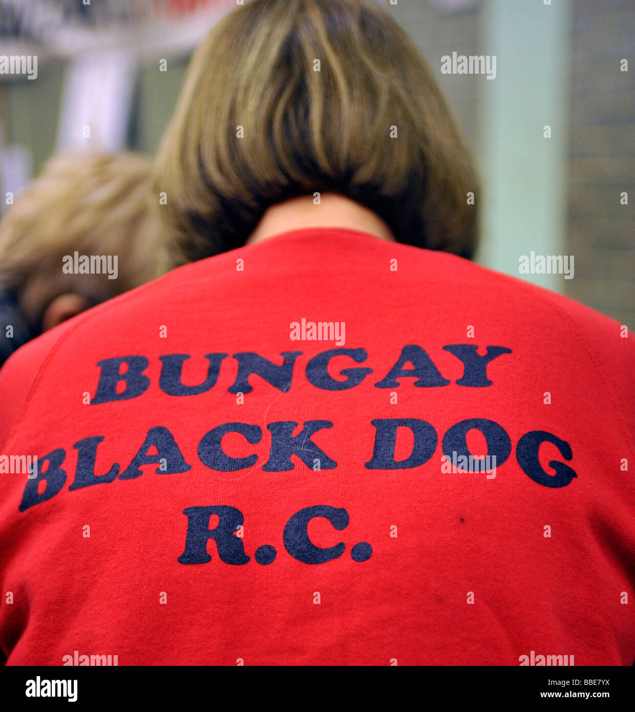 women with black dog running club shirt Bungay suffollk england Stock Photo