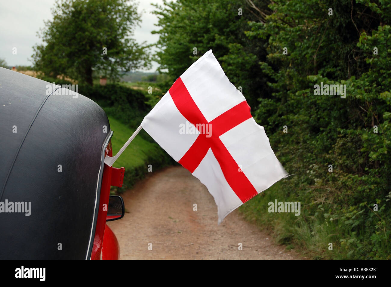 England flag flying from an old Riley car in the countryside of Kenilworth, Warwickshire. Stock Photo
