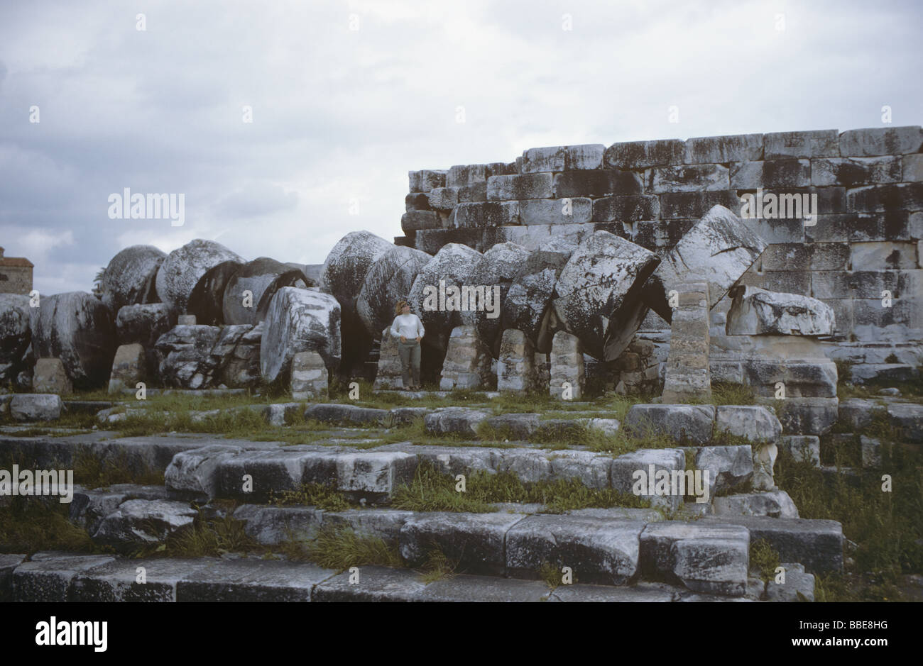 Fallen Column Fallen column hi-res stock photography and images - Alamy