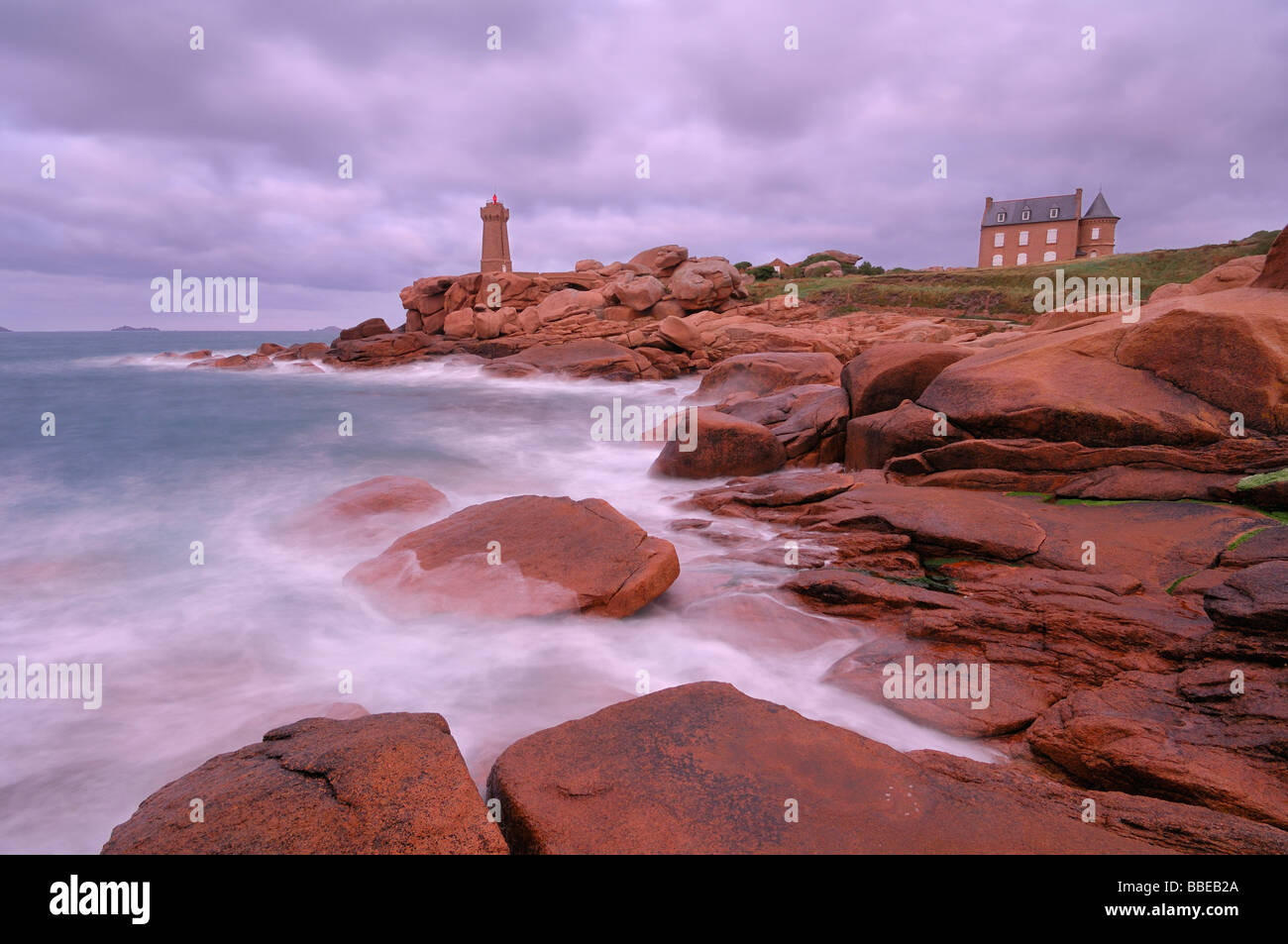Mean-Ruz Lighthouse, Ploumanach, Cote De Granit Rose, Cotes-d'Armor, Brittany, France Stock Photo