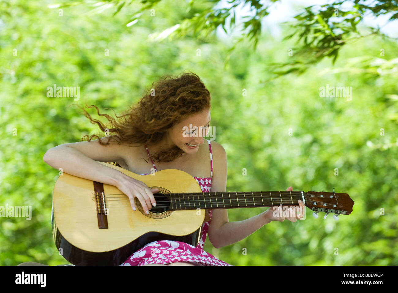 Young woman with guitar hi-res stock photography and images - Alamy