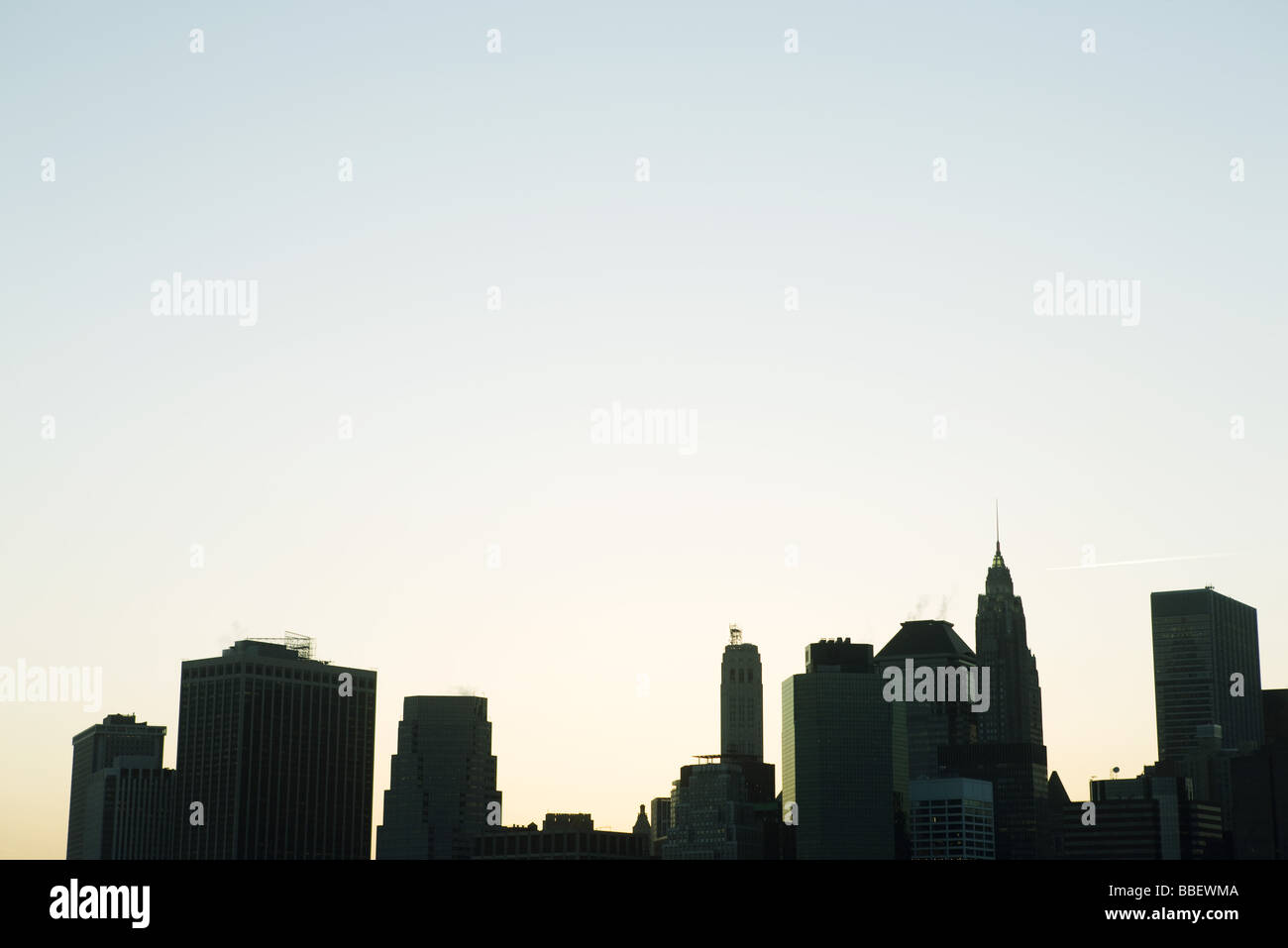 Nyc silhouetted skyline hi-res stock photography and images - Alamy