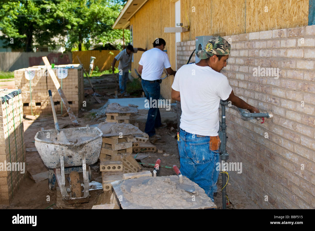 Hispanic workers brick a new home in Oklahoma City, Oklahoma, USA. Stock Photo