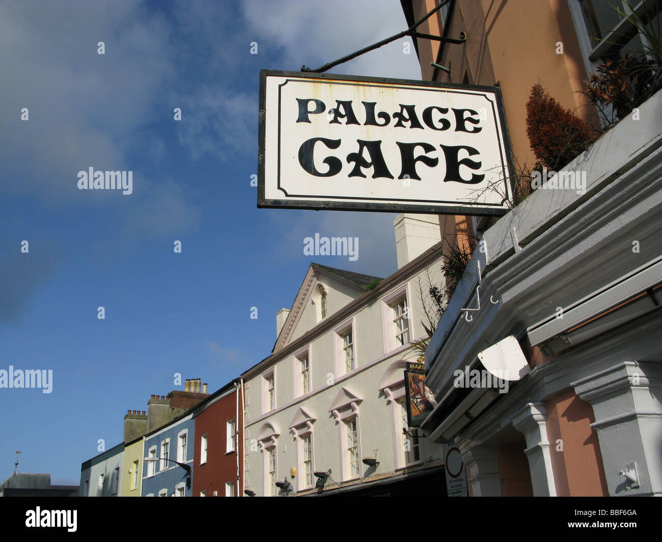 shops in caernarfon, north wales Stock Photo Alamy