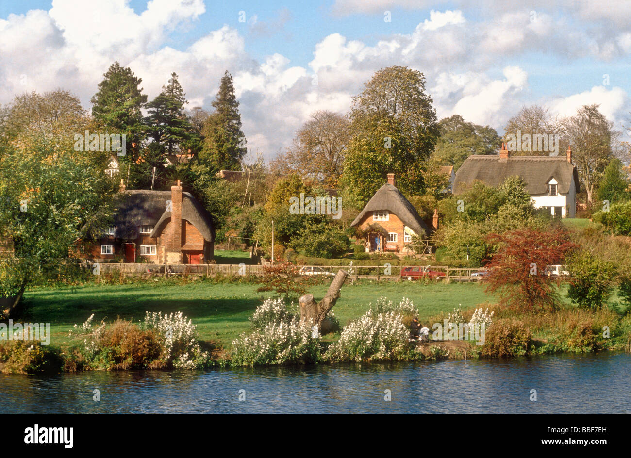 Thatched cottages by the River Thames at Clifton Hampden in Oxfordshire England UK Stock Photo