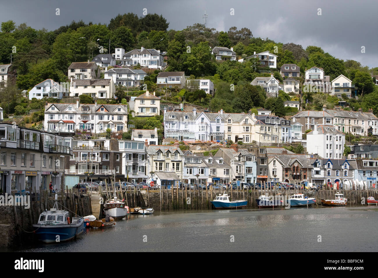 Looe the picturesque cornish seaside town built on the river looe