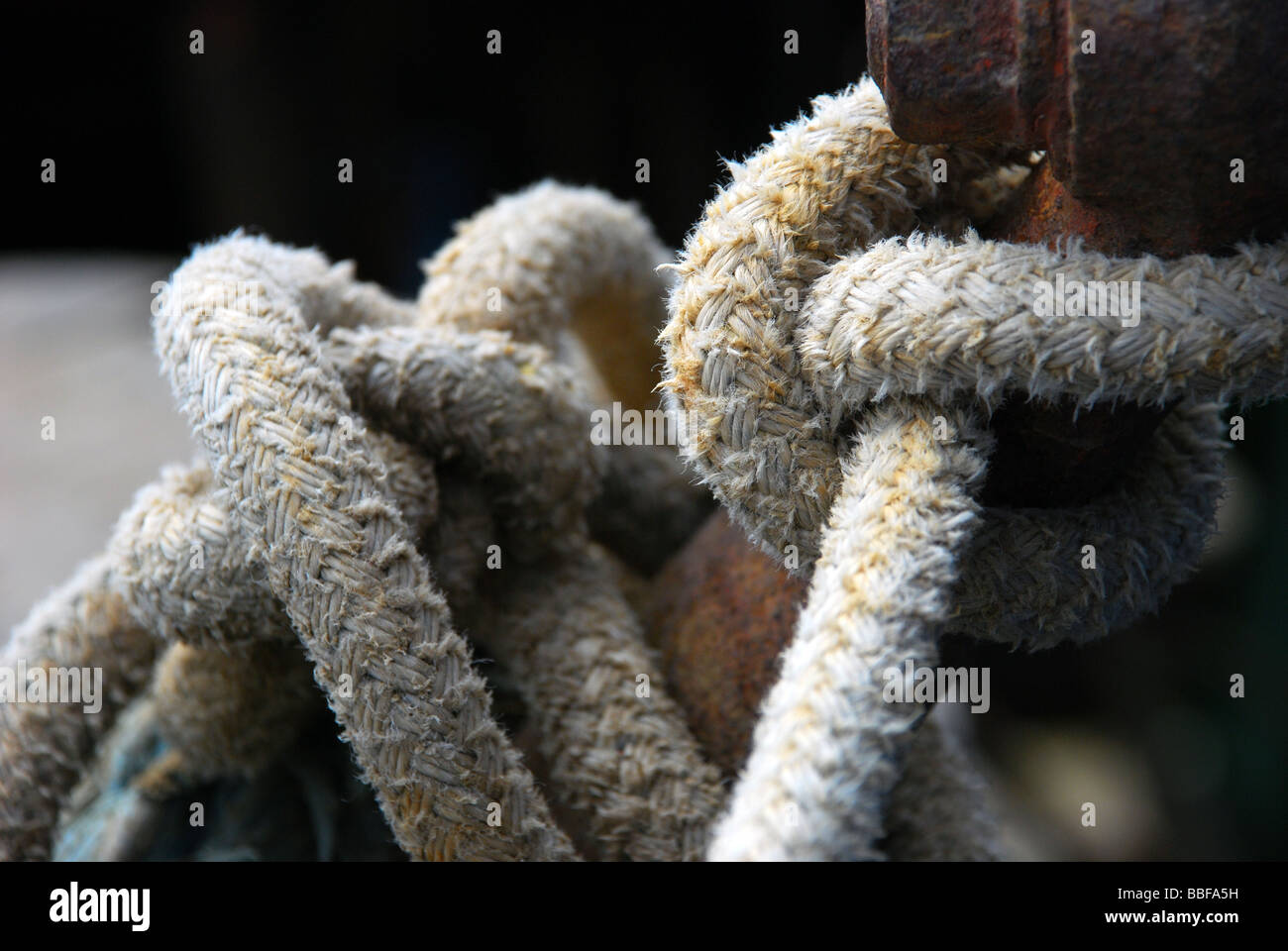 Steel knots hi-res stock photography and images - Alamy