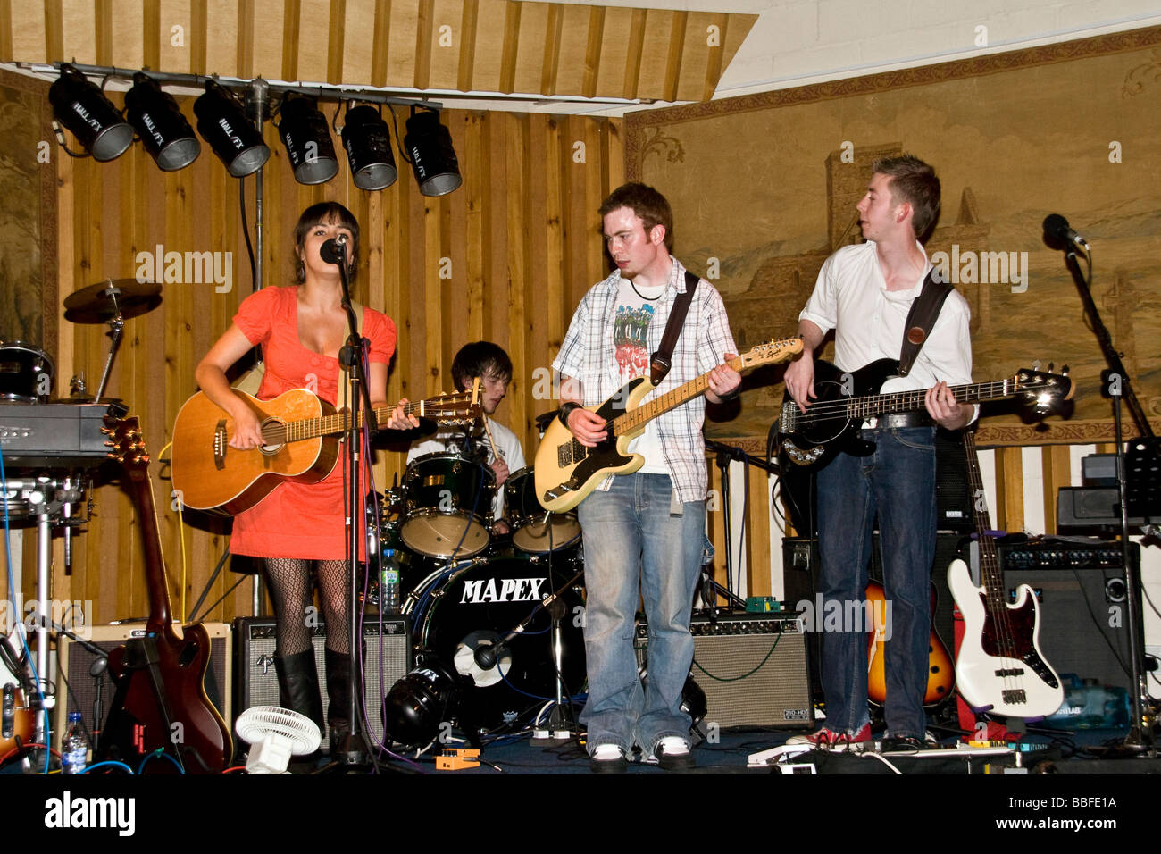 Rocking Cancer with Music 2009 Sarah Gillespie [AKA Coloso] Band playing live at the Bonar Hall in Dundee,UK Stock Photo