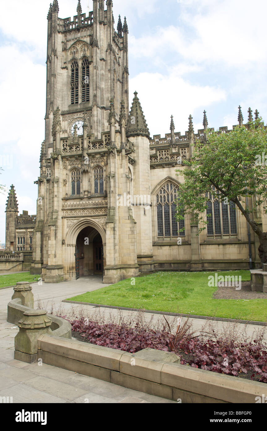 Manchester cathedral gardens hi-res stock photography and images - Alamy