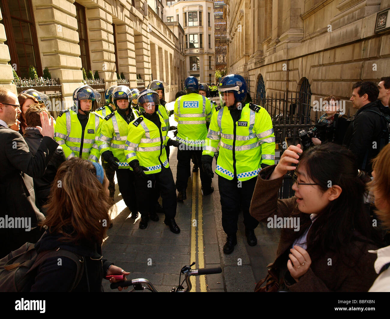 Police kettle hires stock photography and images Alamy