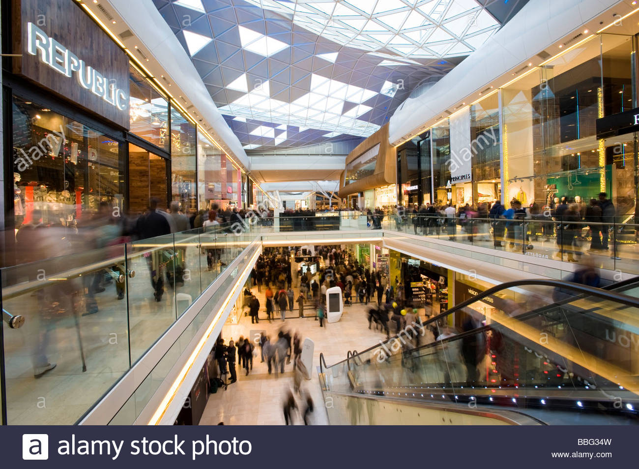 Westfield Shopping Centre White City Stock Photos & Westfield Shopping