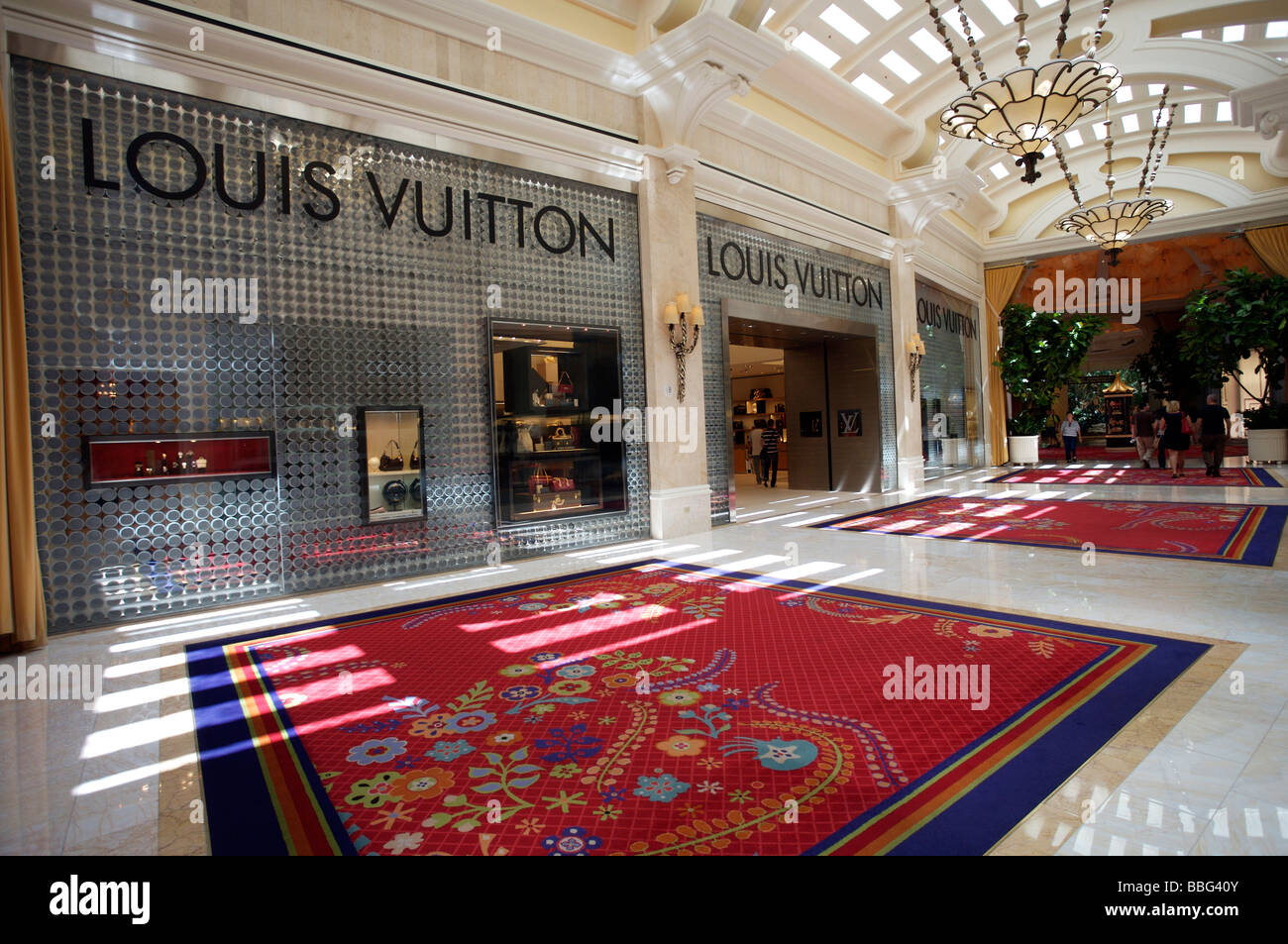 Luxury shopping area hires stock photography and images Alamy