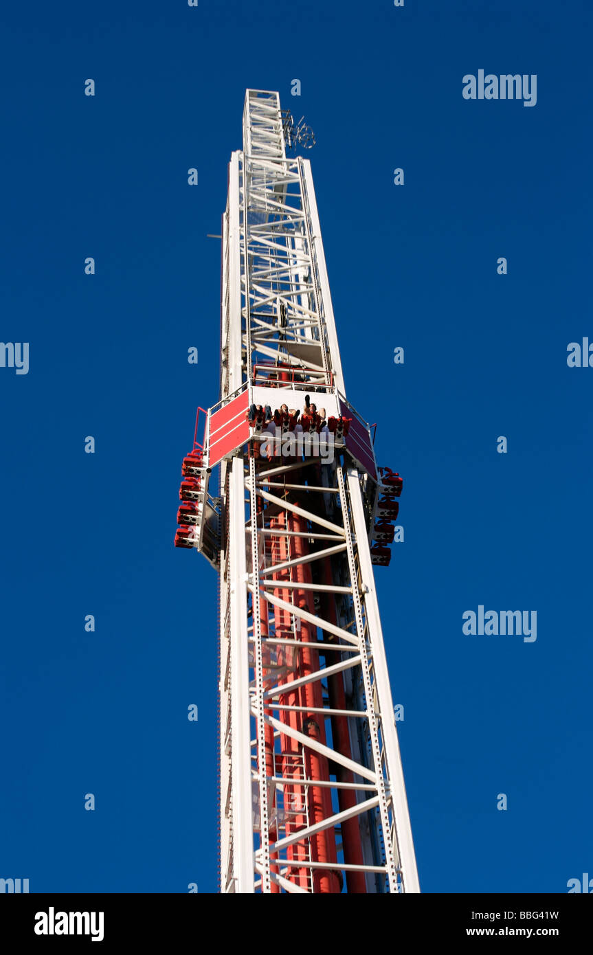 Thrill ride Big Shot on top of the Las Vegas Stratosphere tower (1149  ft/350m), the tallest freestanding observation tower of the US Stock Photo  - Alamy