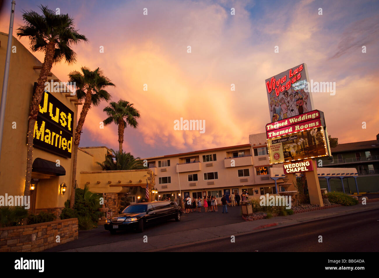 Viva las vegas wedding chapel and limo stock photo alamy