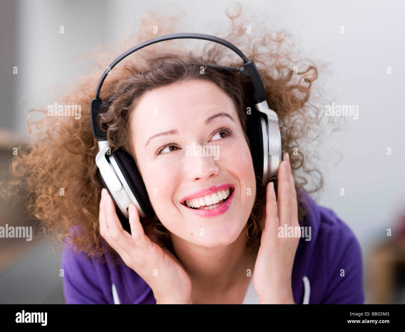 Woman music lady female hi-res stock photography and images - Alamy