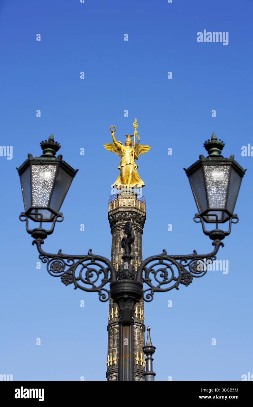 Street lantern and statue of Victoria on the Siegessaeule, Victory Column in Berlin, Germany, Europe Stock Photo