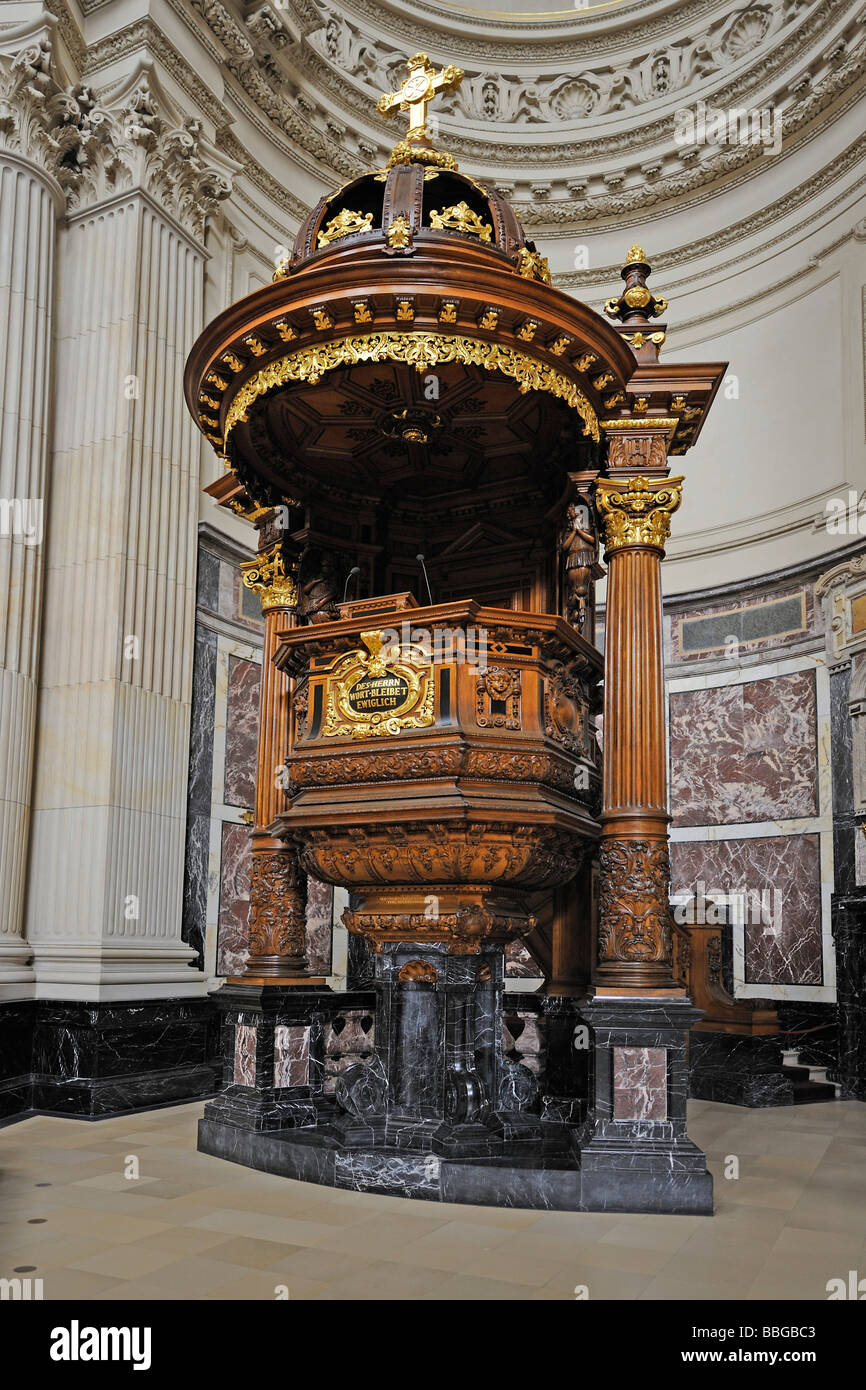 Religious monuments in europe hi-res stock photography and images - Alamy
