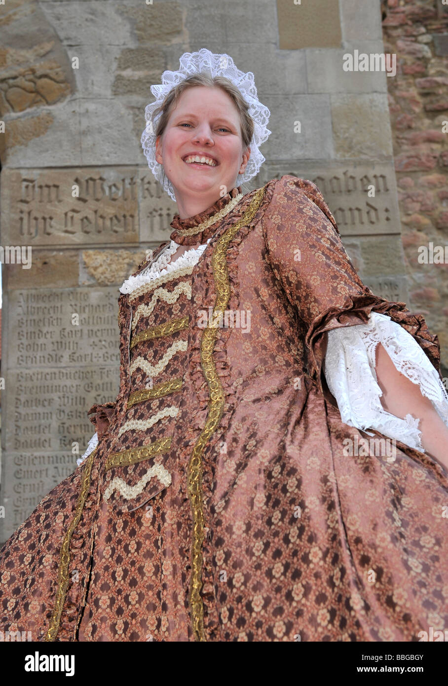 Life in the Baroque period of the 18th Century, girl in dress Robe a la  Francaise with headdress, Schiller Jahrhundertfest cent Stock Photo - Alamy