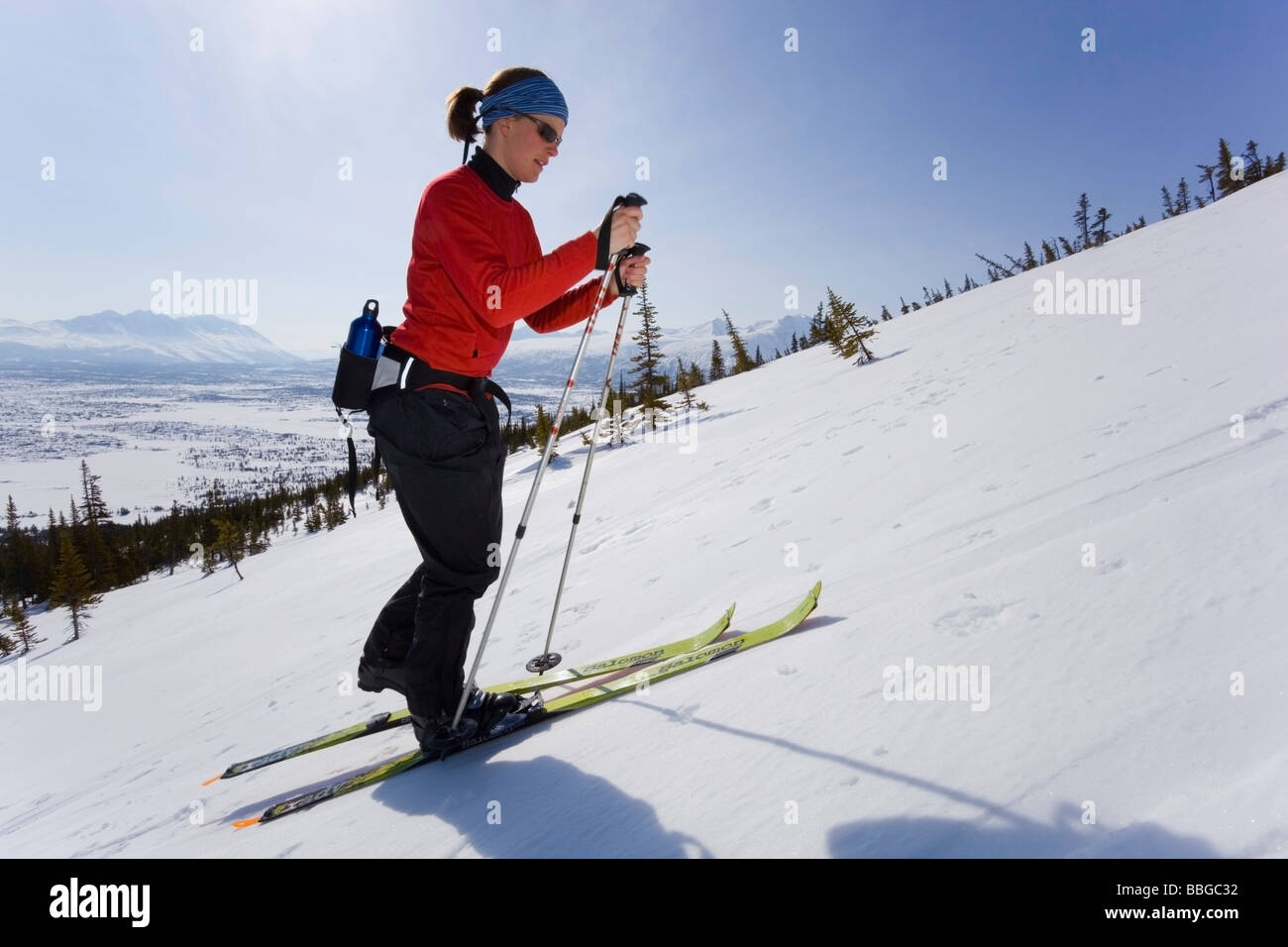 Young woman ski touring, telemark skiing, Log Cabin, White Pass