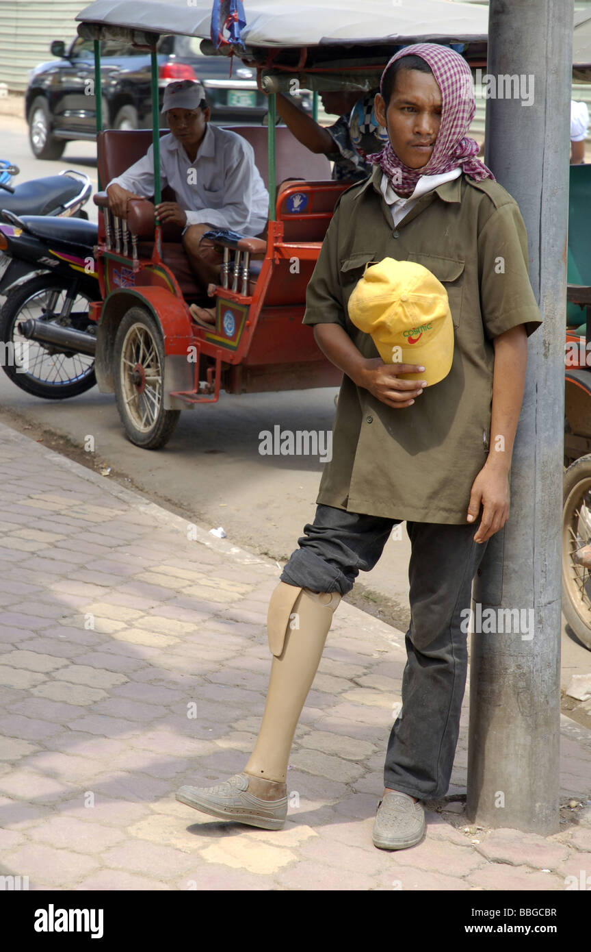 Cambodian boy with a mutilated leg begging for money in central Phnom Penh, Cambodia Stock Photo