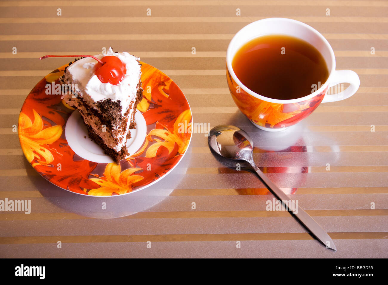 Tea cup and cake Stock Photo Alamy