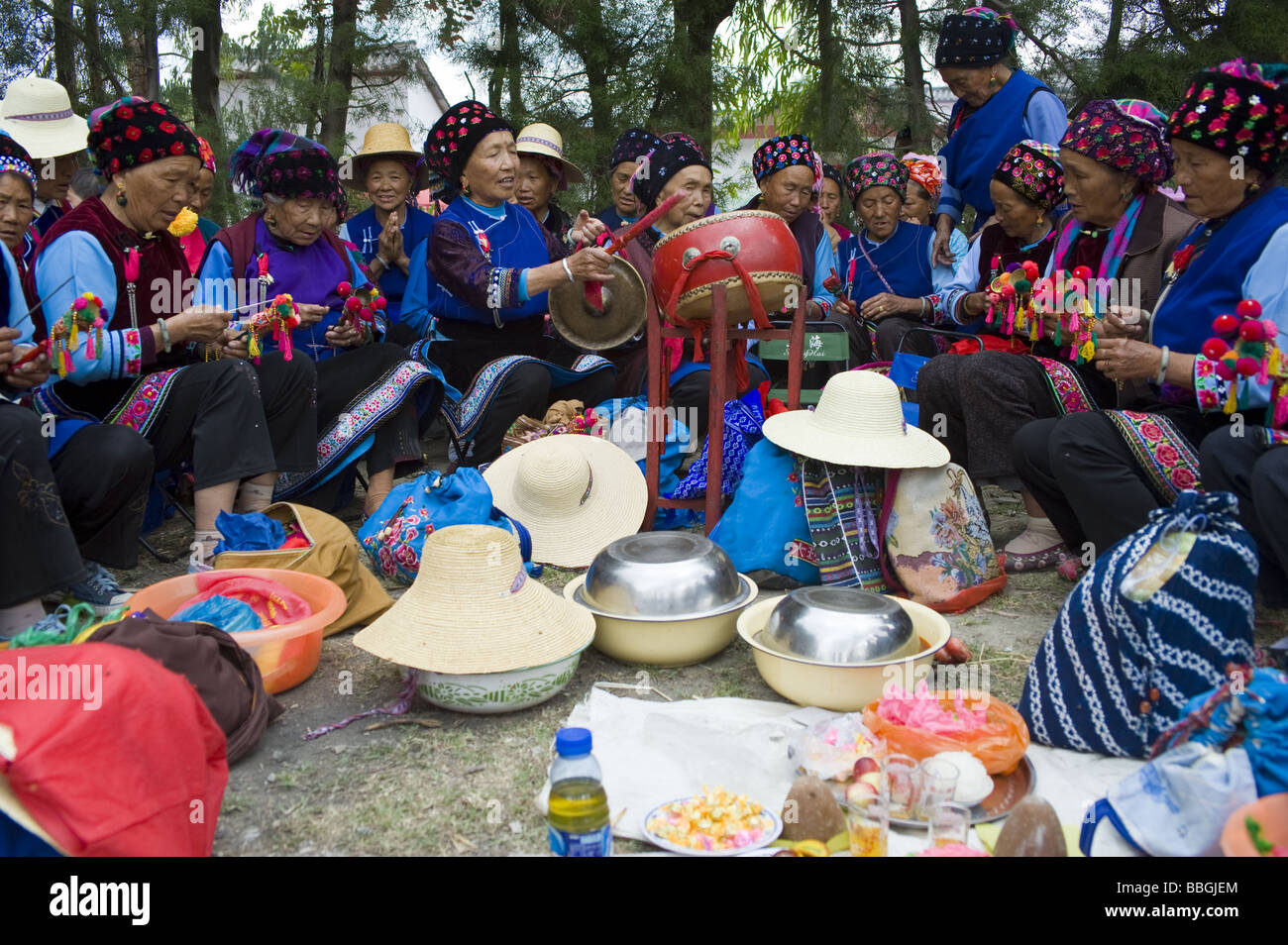 Worshippers at the Bai Raosanling Festival, Dali, Yunnan Province, China Stock Photo