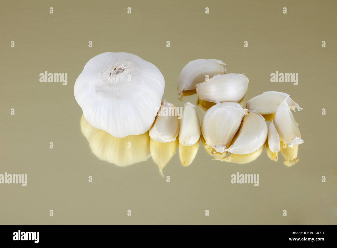 Garlic bulbs and cloves arranged on a reflective background Stock Photo ...