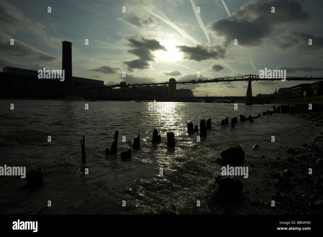 Thames at low tide hires stock photography and images Alamy