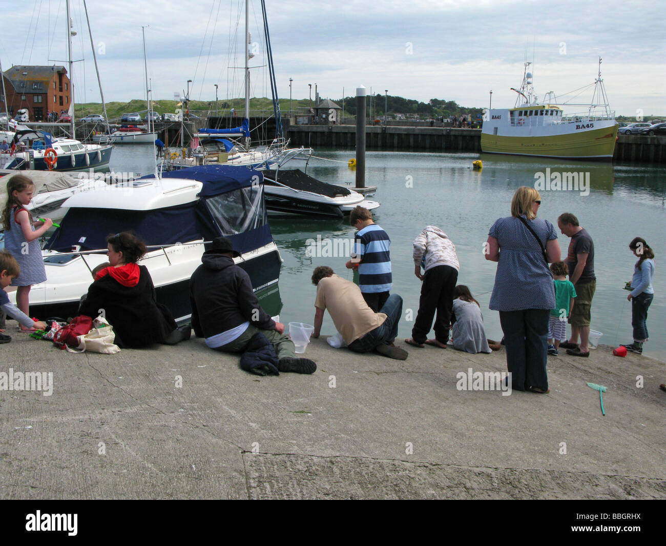 Crabbing at Padstow Harbour in North Cornwall, England Stock Photo Alamy