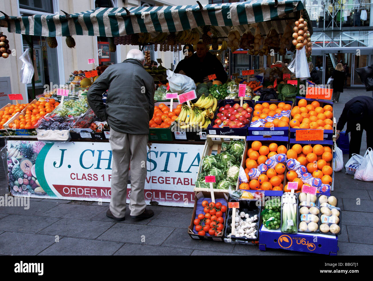 Liverpool;Fruit and vegetable stall in the city center Stock Photo Alamy