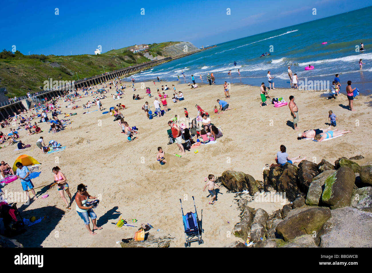 Folkestone beach hi-res stock photography and images - Alamy