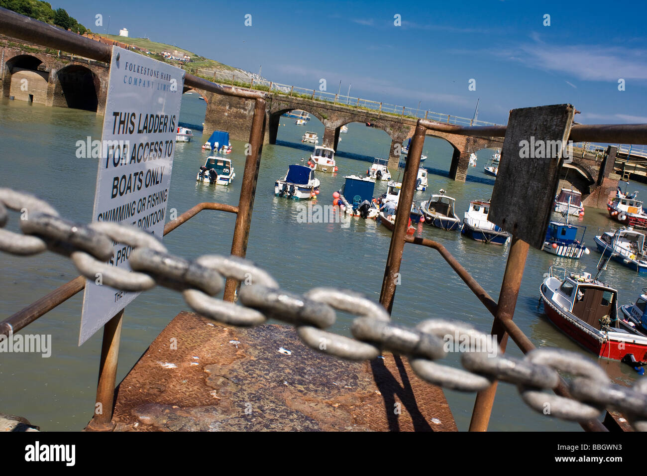Harbour railings hi-res stock photography and images - Alamy