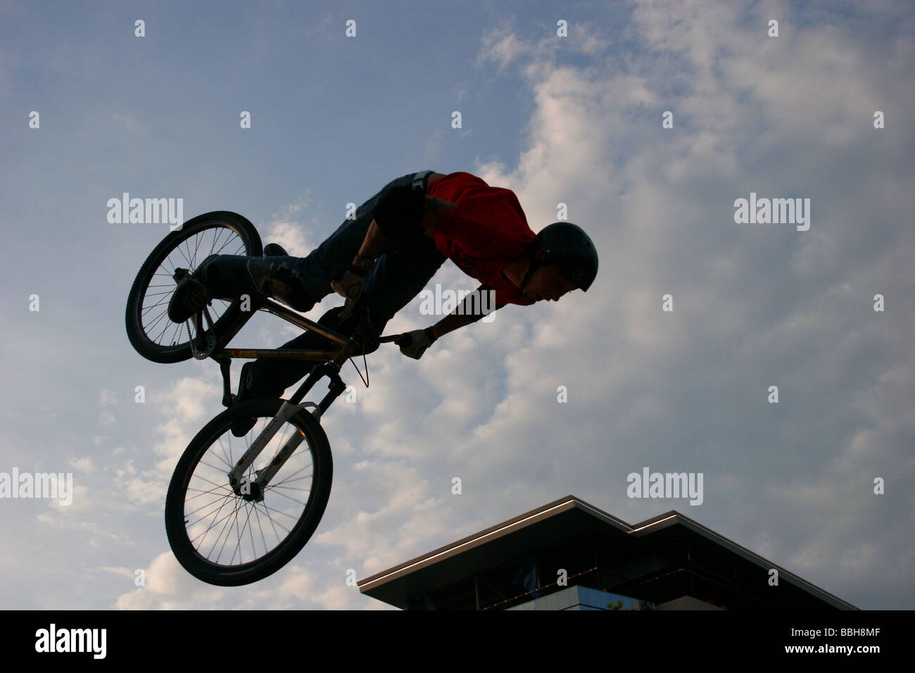 Bmx stunts hires stock photography and images Alamy