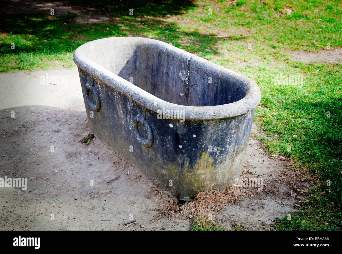 Vintage Water Well High Resolution Stock Photography and Images - Alamy