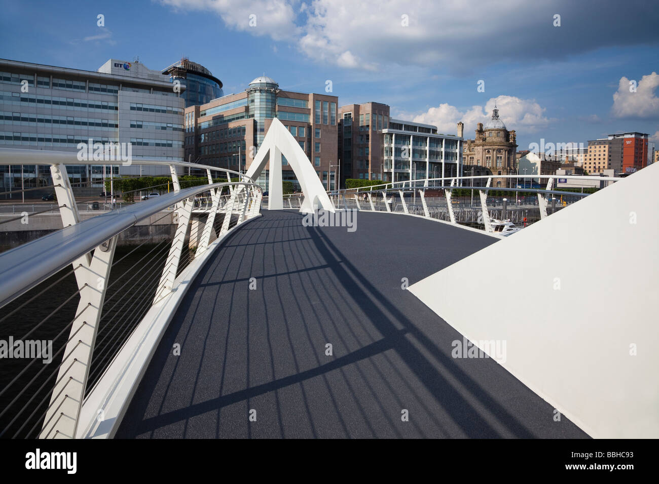 Footbridge known as the Squiggly bridge across river Clyde from the Broomielaw to Tradeston Glasgow Scotland Stock Photo