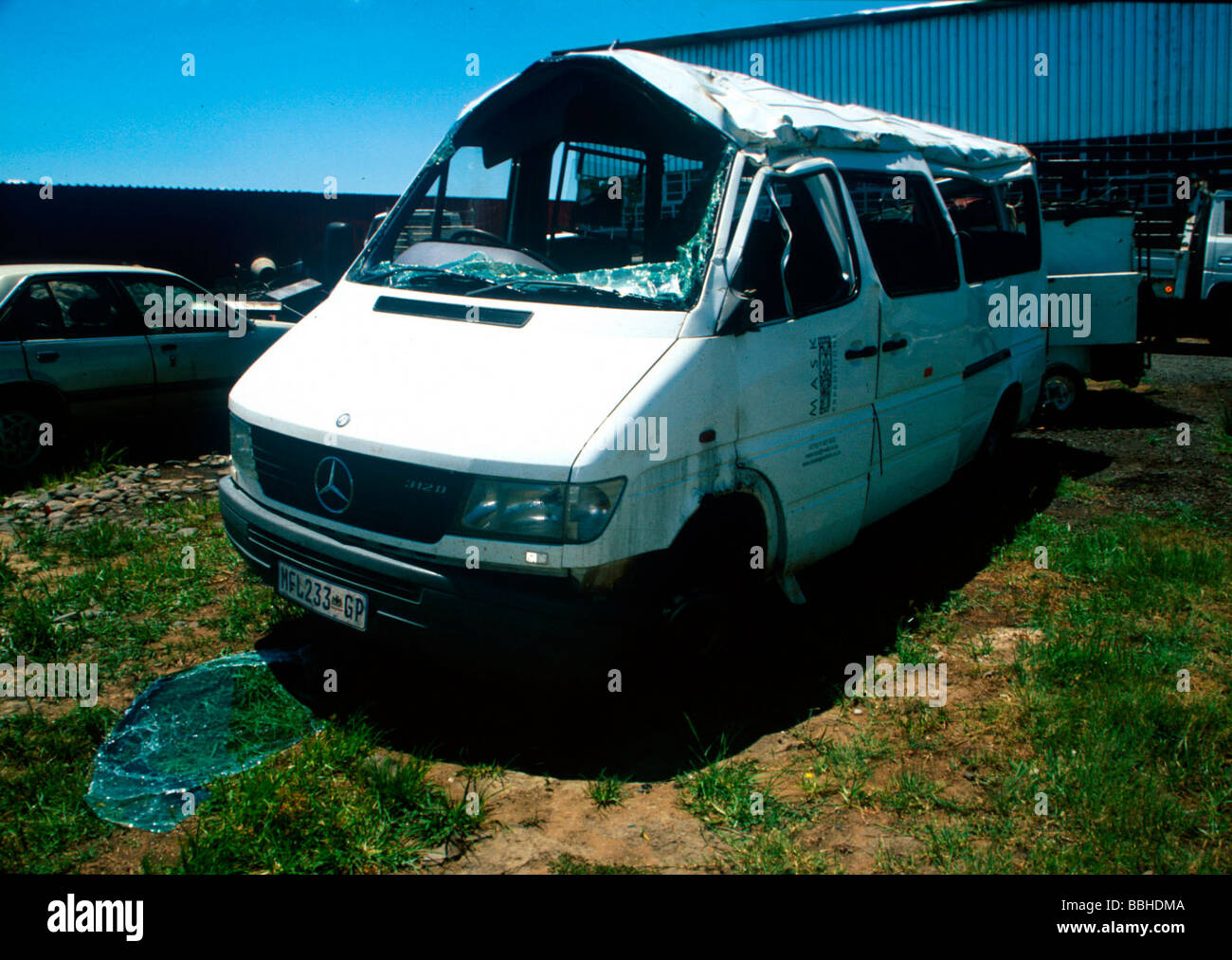On R74 Outside Bergville South Africa 2 01 2004 cars road accidents ...