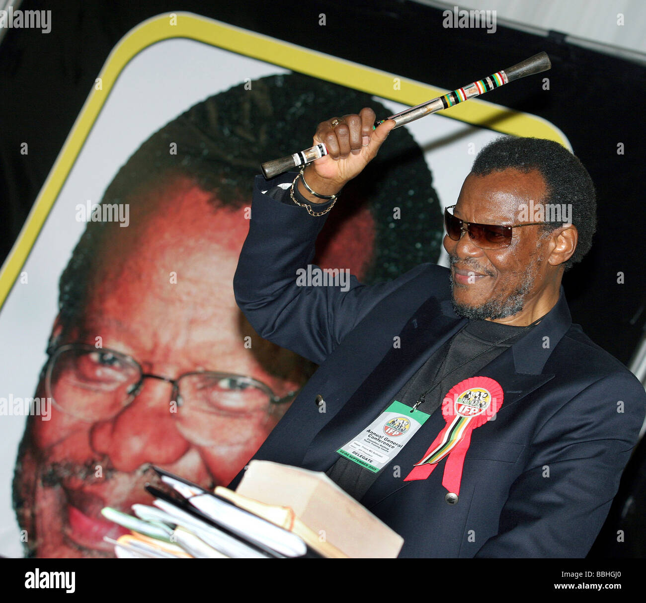 77 year old and founder member of the Inkatha Freedom Party IFP leader Dr Mangosuthu Buthelezi waves to supporters as hundreds Stock Photo