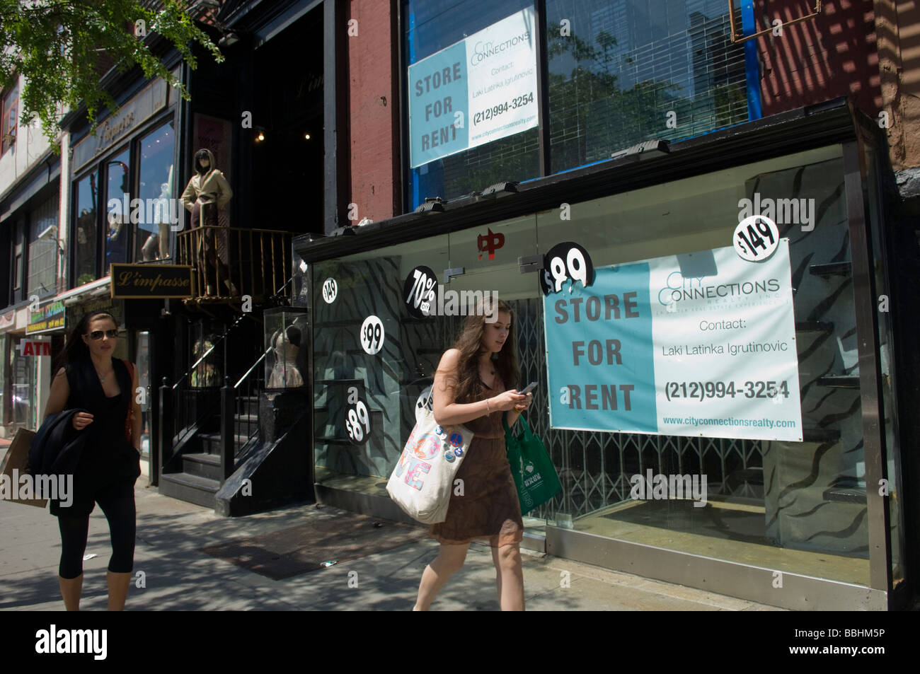 Store sign for rent hires stock photography and images Alamy