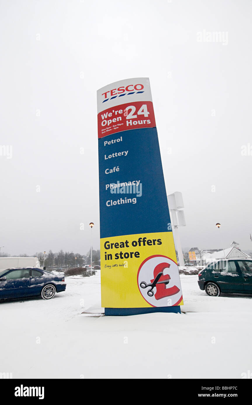Tescos Dudley supermarket sign showing services in the cold snow Stock Photo