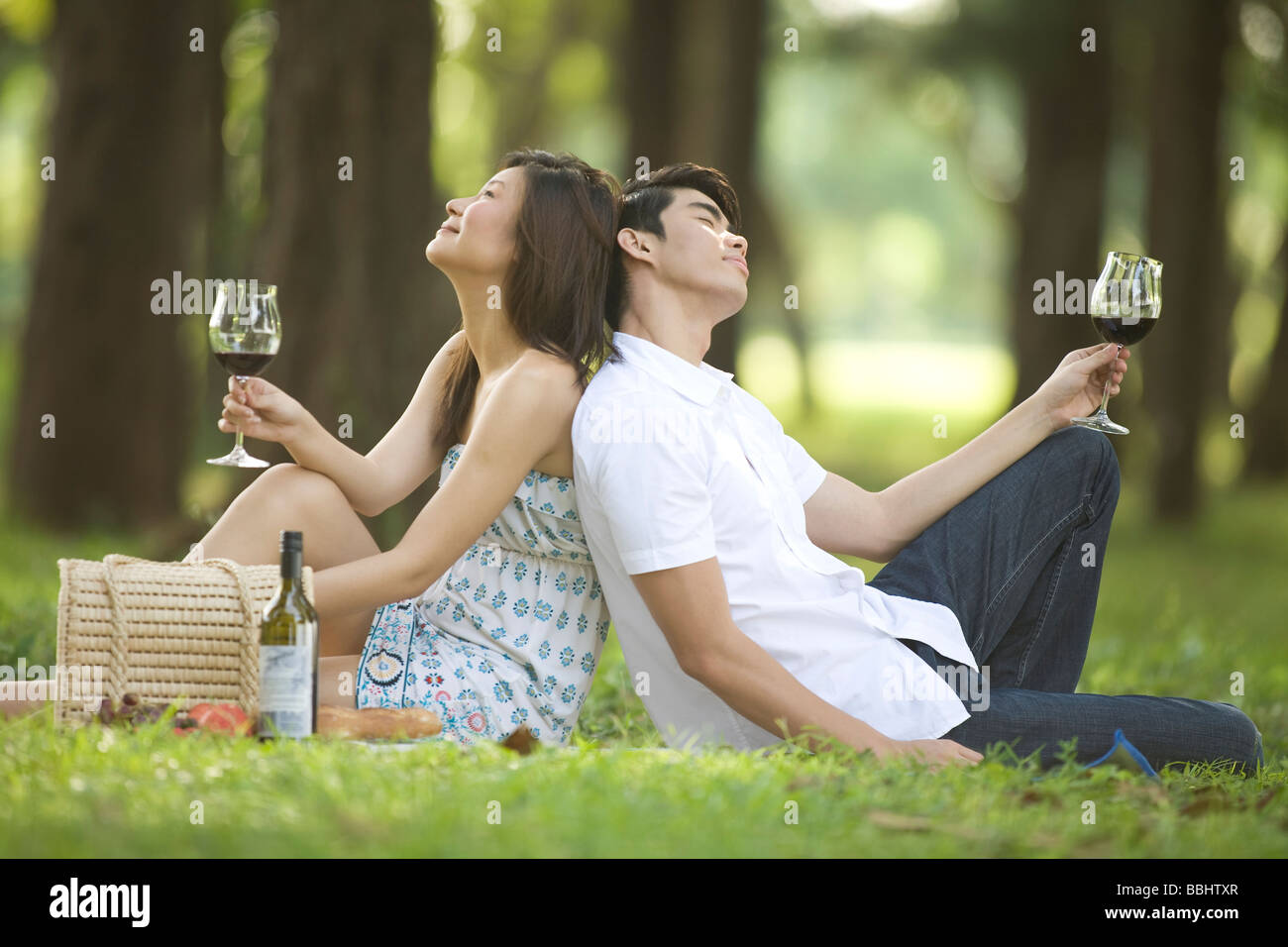 Young couple having picnic in the park Stock Photo - Alamy