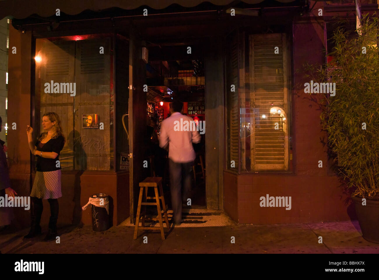 Smoking Outside Bar Stock Photos & Smoking Outside Bar Stock Images Alamy