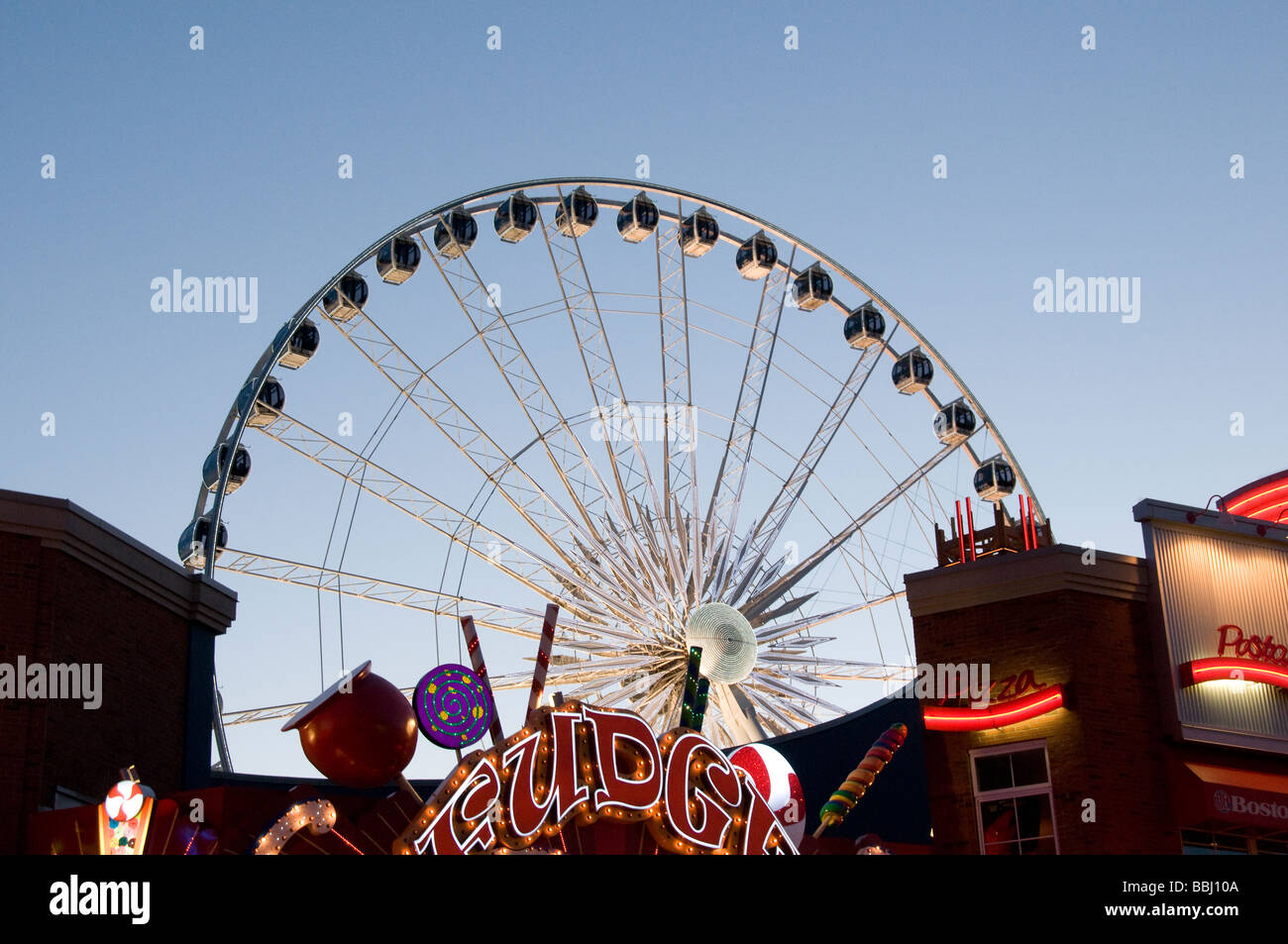 Ferris wheel at the amusement park in Niagara Falls Ontario Canada Stock Photo Alamy