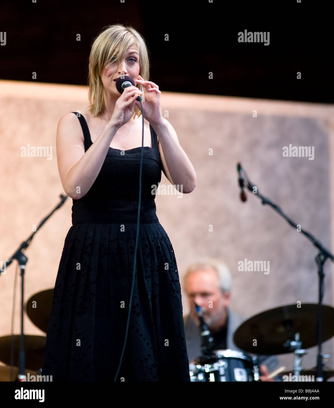 Elin Wrede sings at Skansen in 2007 together with Jan Lungrens Trio Stock Photo