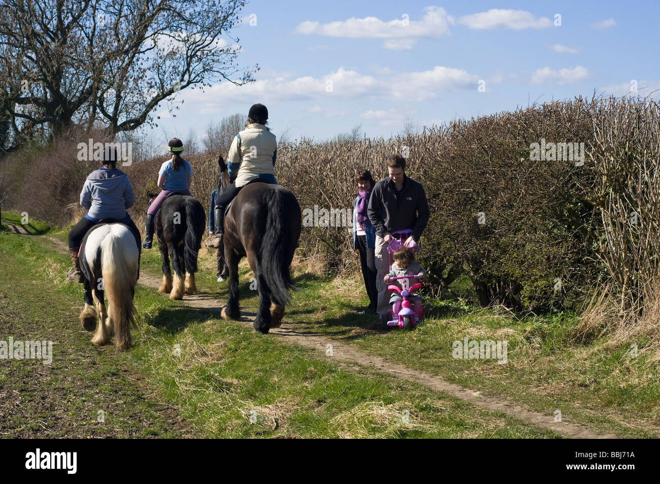 dh Access right of way HORSE RIDING UK Riders people footpath horseriders walkers horseriding horseback foot path field yorkshire england footpaths Stock Photo