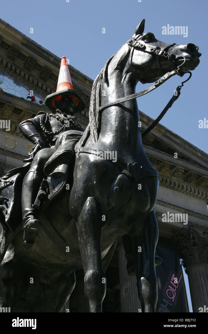 City of Glasgow, Scotland. Equestrian statue of the Duke of Wellington outside the Glasgow Gallery of Modern Art. Stock Photo